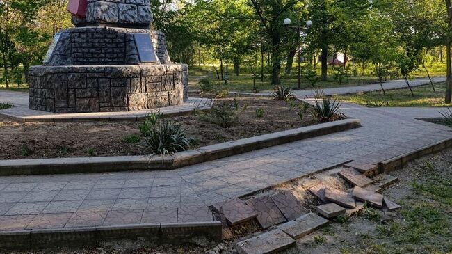 В городе Таврийск Херсонской области вандалы осквернили памятник Неизвестному Солдату