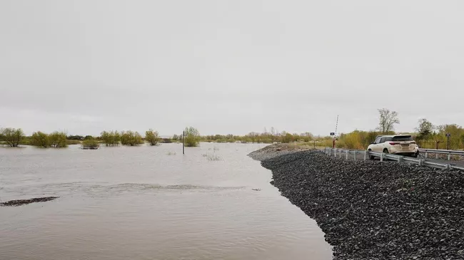 Вода в реке Ишим превысила опасную отметку