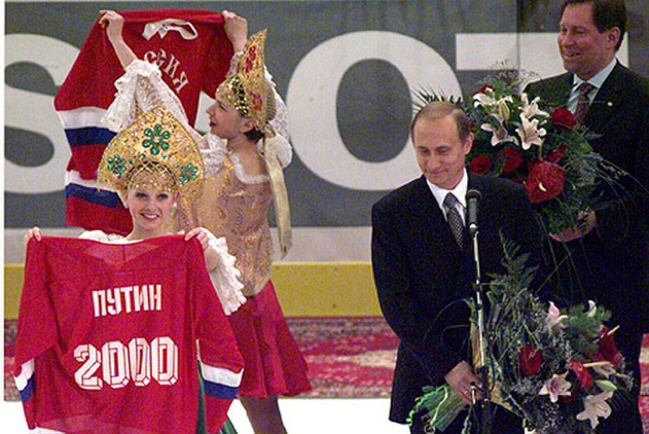 Владимир Путин на церемонии открытия ЧМ-2000 по хоккею - РИА Новости, 1920, 03.05.2025