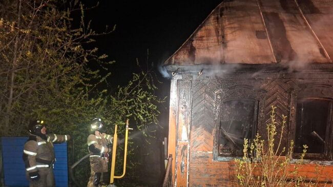 Место пожара в частном доме в Нязепетровске Челябинской области Место пожара в частном доме в Нязепетровске Челябинской области
