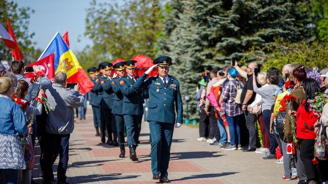 Церемония захоронения останков солдат, погибших за освобождение Молдавии от нацизма