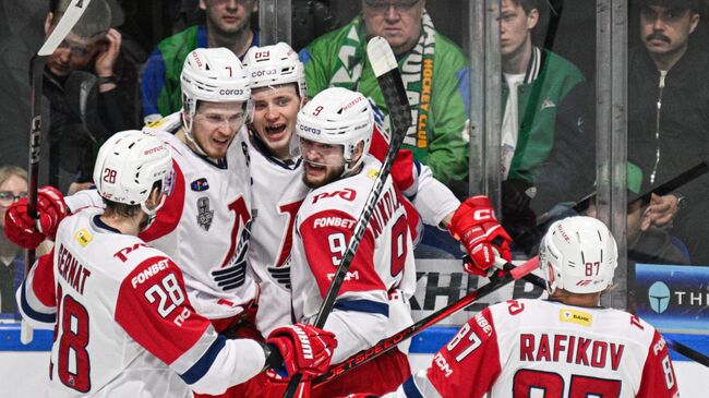 Хоккеисты Локомотива