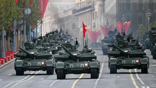 Танки Т-90М на репетиции парада в Москве в честь 80-й годовщины Победы в Великой Отечественной войне