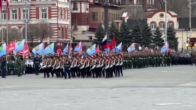 Детский парад во Владивостоке по случаю празднования 80-й годовщины Победы