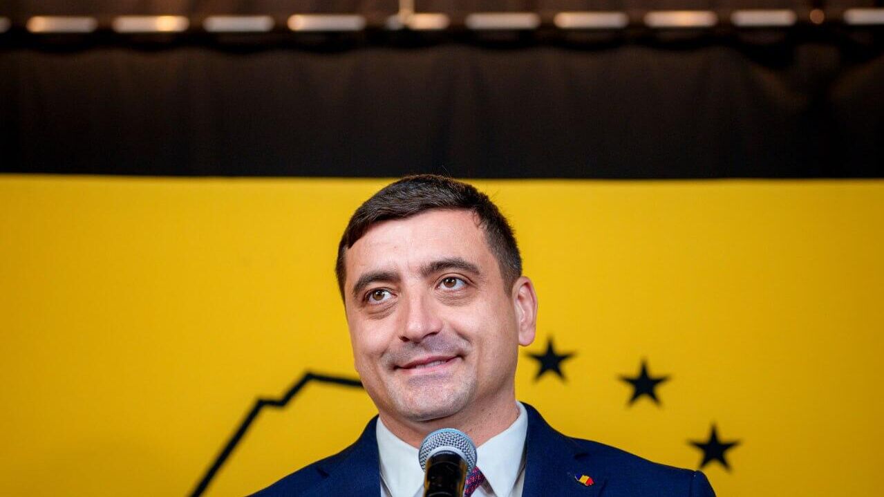 Кандидат в президенты Румынии Джеордже Симион - РИА Новости, 1920, 17.05.2025