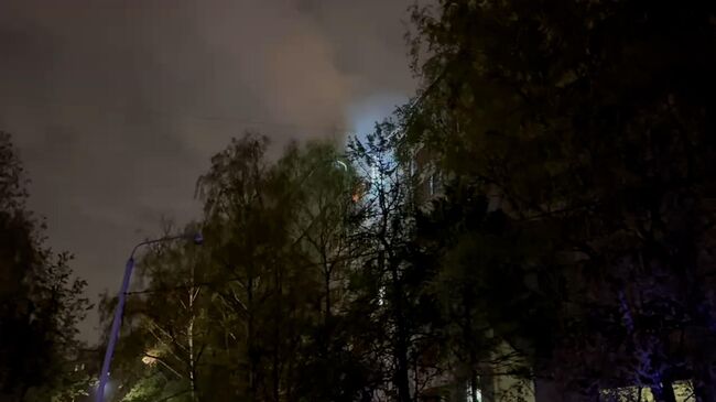 Кадры с места пожара в девятиэтажке на юго-западе Москвы