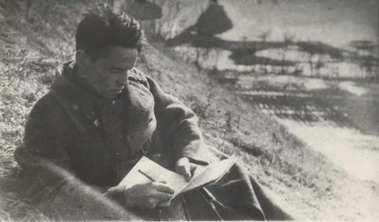 Солдат на привале, 1943-1945 годы Солдат на привале, 1943-1945 годы