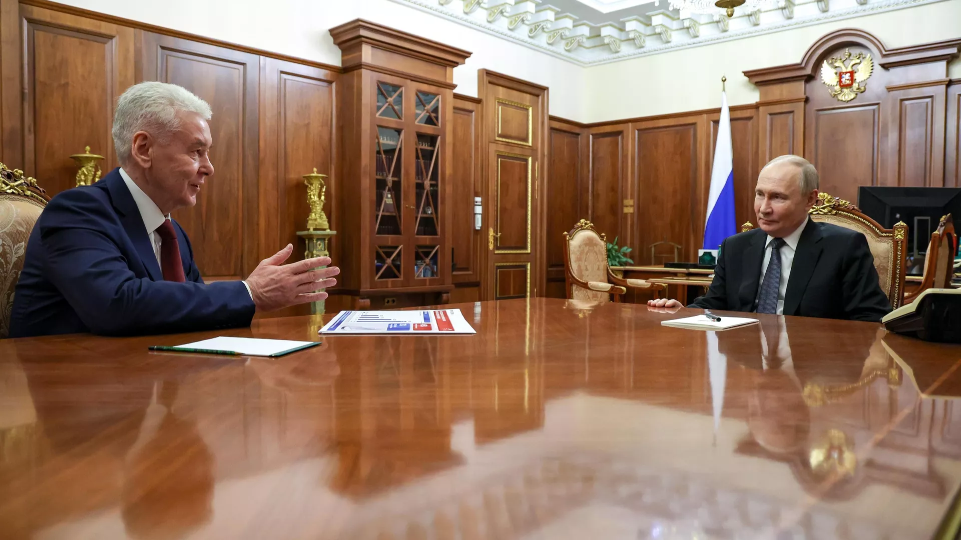 Президент РФ Владимир Путин и мэр Москвы Сергей Собянин во время встречи - РИА Новости, 1920, 05.05.2025