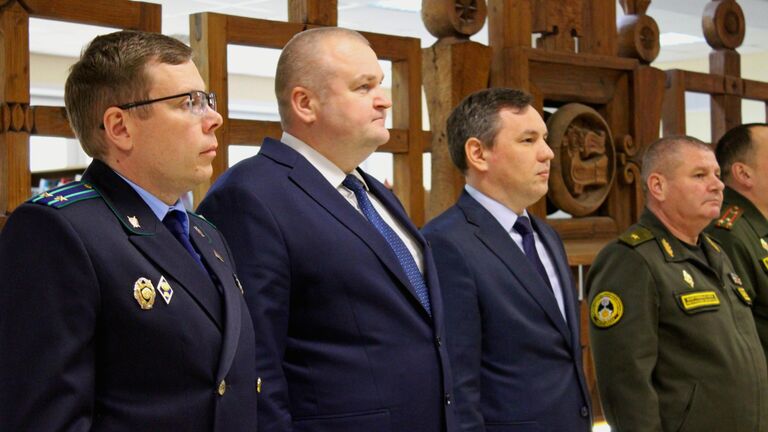 Слева направо: Прокурор Борисовского района Дмитрий Макаревич, Председатель борисовского районного исполнительного комитета Николай Карпович, координатор проекта Освобождение. Путь к Победе Кирилл Ибрагимов, Командующий войсками Северо-Западного оперативного командования Александр Бас Слева направо: Прокурор Борисовского района Дмитрий Макаревич, Председатель борисовского районного исполнительного комитета Николай Карпович, координатор проекта Освобождение. Путь к Победе Кирилл Ибрагимов, Командующий войсками Северо-Западного оперативного командования Александр Бас