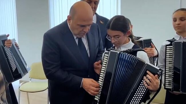 Священная война в исполнении Мишустина и ученицы музыкальной школы Беслана