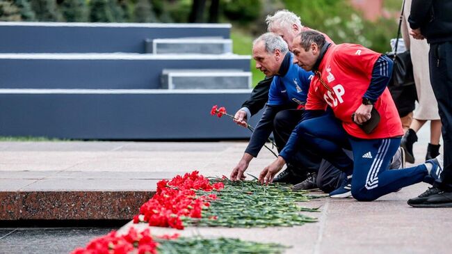 Ветераны отечественного футбола возложили цветы к Могиле Неизвестного Солдата