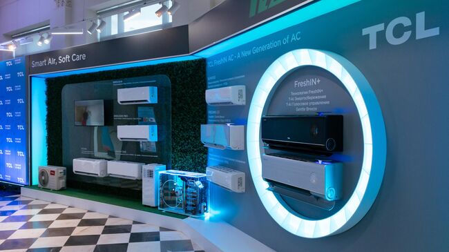 Стенд компании TCL