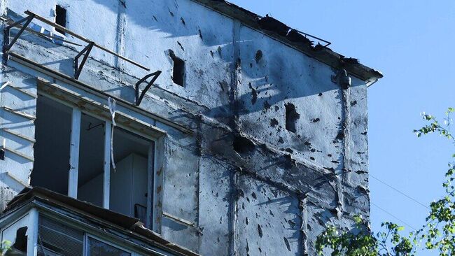 Жилой дом на Каширском шоссе, поврежденный в результате падения обломков сбитого БПЛА