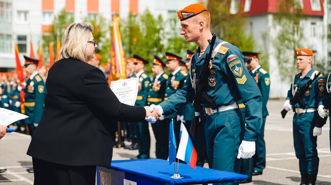 Глава Химок Елена Землякова поздравила курсантов Академии МЧС с наступающим Днем Победы