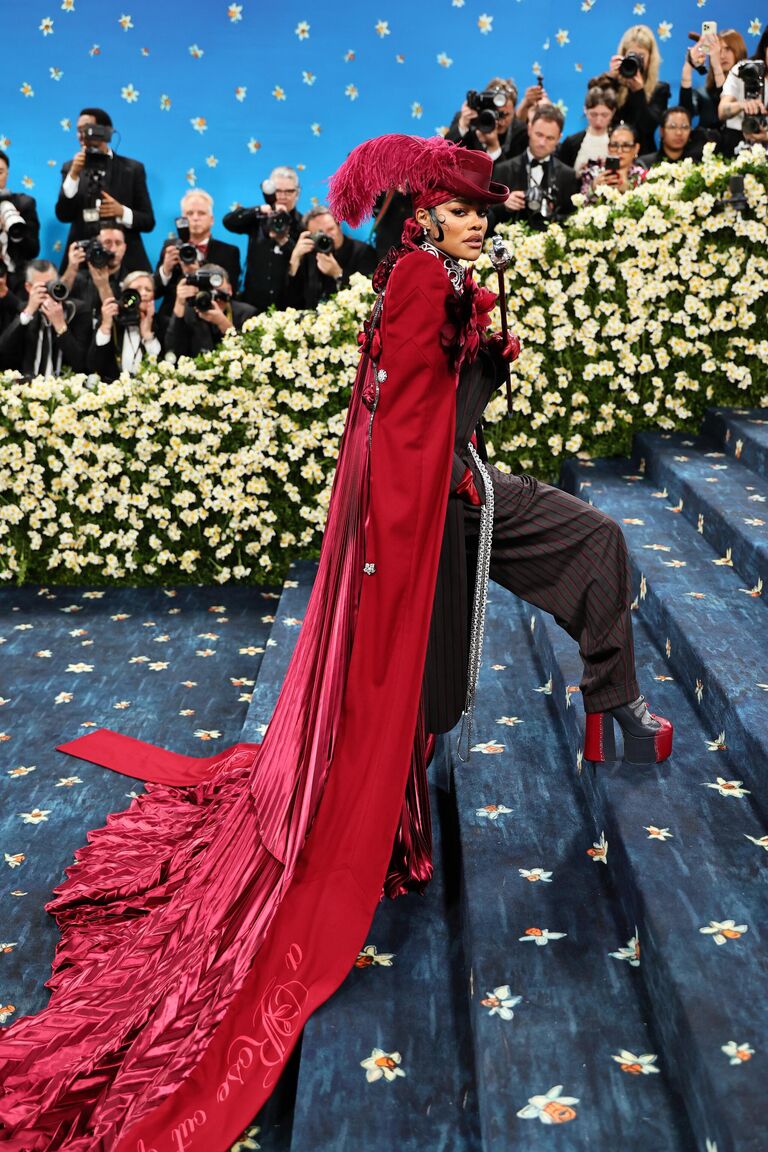 Актриса и певица Тейяна Тейлор на ковровой дорожке Met Gala 2025 в Метрополитен-музее в Нью-Йорке Актриса и певица Тейяна Тейлор на ковровой дорожке Met Gala 2025 в Метрополитен-музее в Нью-Йорке