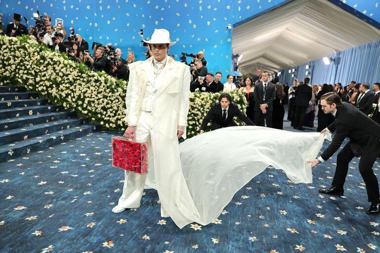 Густав Магнар Витзе на ковровой дорожке Met Gala 2025 в Метрополитен-музее в Нью-Йорке Густав Магнар Витзе на ковровой дорожке Met Gala 2025 в Метрополитен-музее в Нью-Йорке