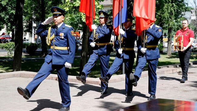 Церемония передачи частицы Вечного огня из Москвы на аллее героев в Бишкеке