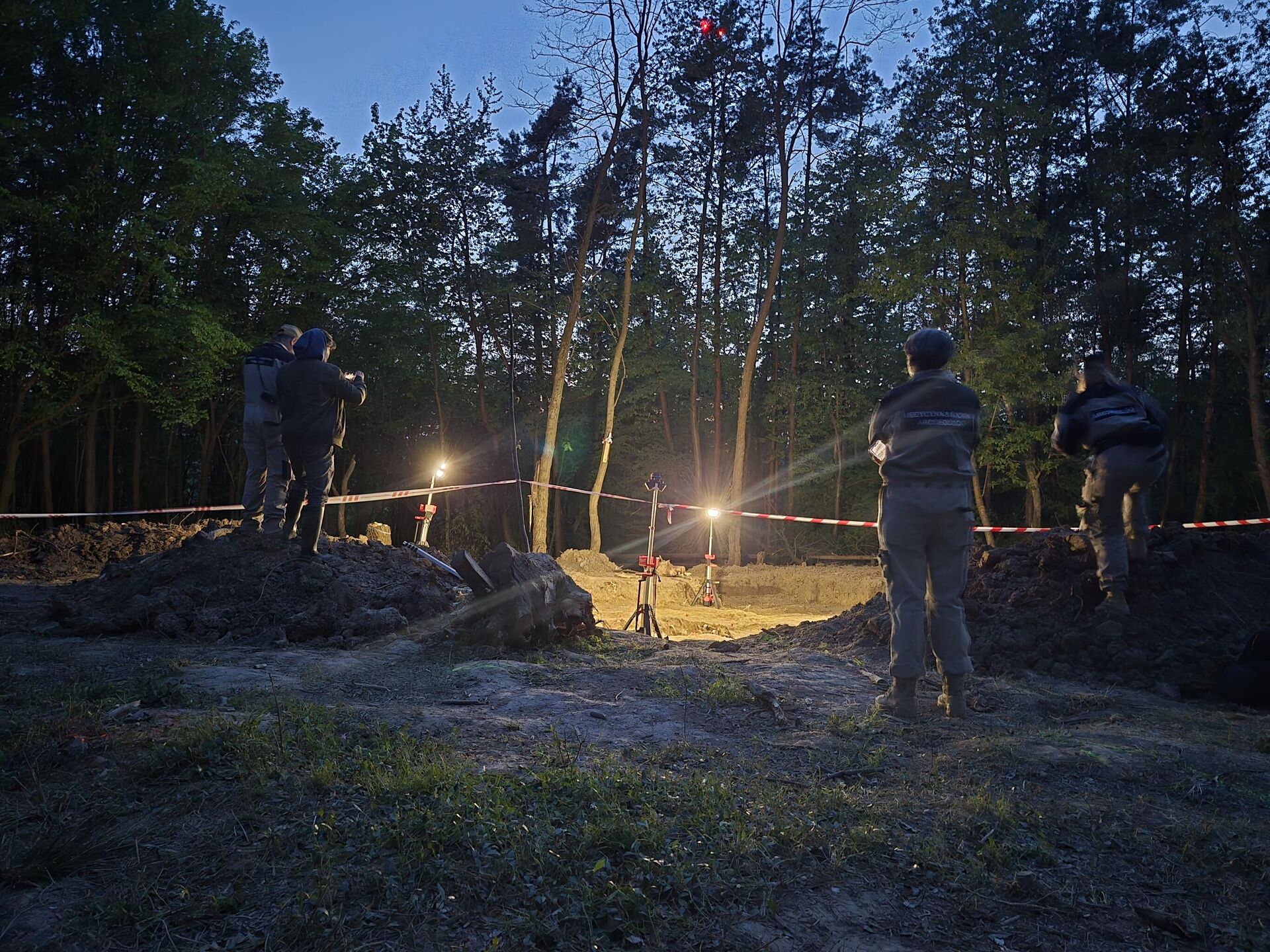 Эксгумация останков польских жертв Волынской резни на месте бывшей деревни Пужники Тернопольской области Украины - РИА Новости, 1920, 06.05.2025
