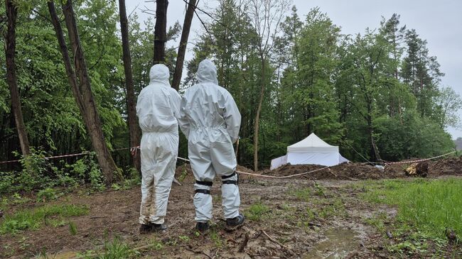 Эксгумация останков польских жертв Волынской резни на месте бывшей деревни Пужники Тернопольской области Украины