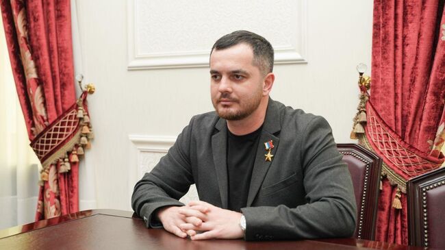 Участник программы Время героев Юрий Абаев