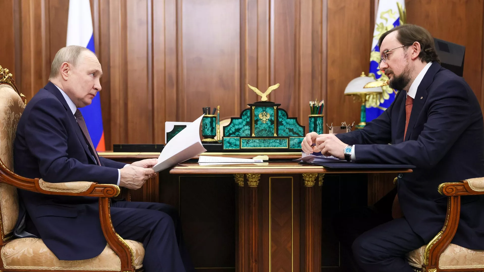 Президент РФ Владимир Путин и председатель Общероссийской общественной организации Деловая Россия Алексей Репик во время встречи. 6 мая 2025 - РИА Новости, 1920, 06.05.2025