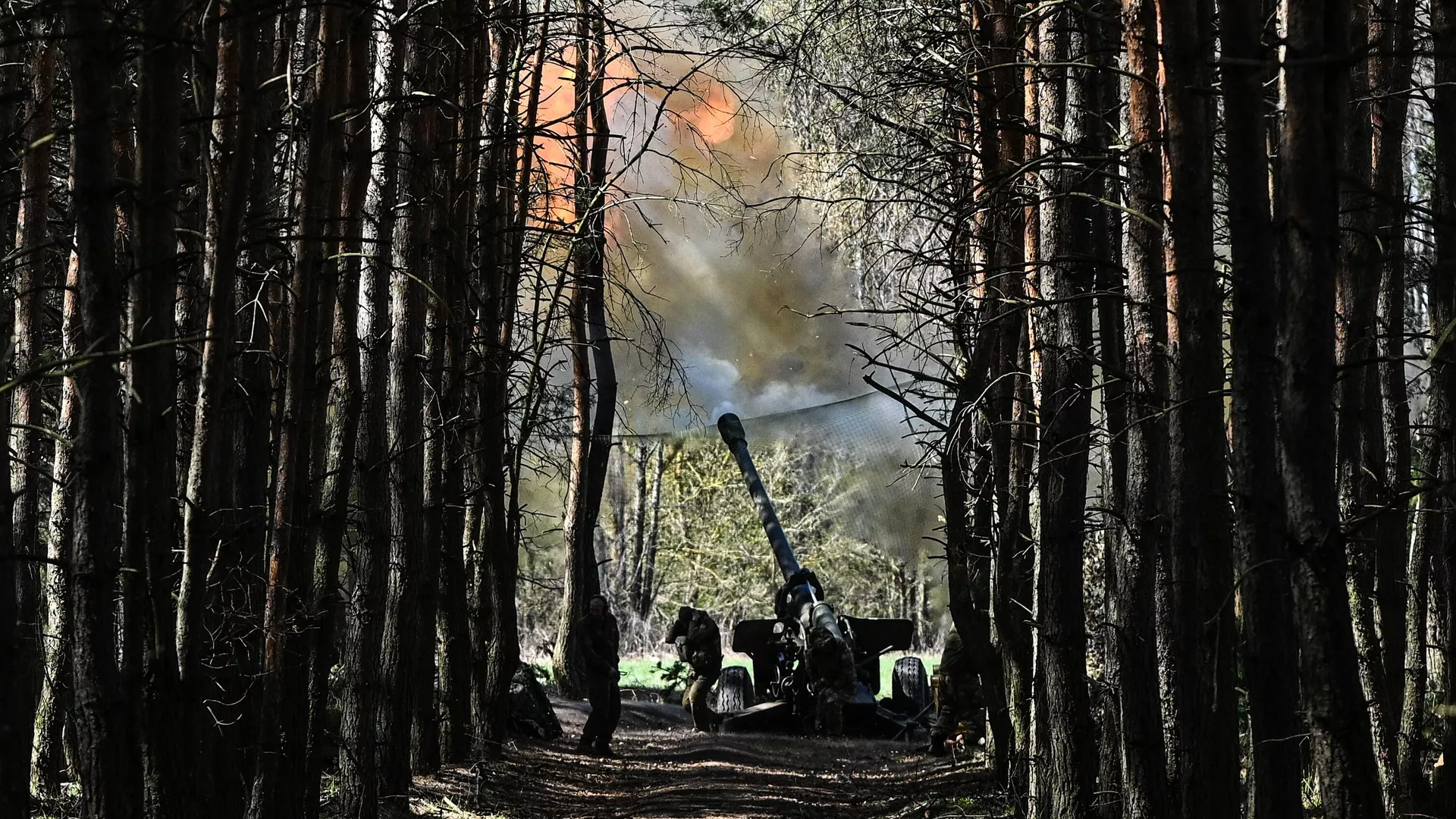 Боевая работа артиллерийского расчета в зоне проведения спецоперации - РИА Новости, 1920, 12.05.2025
