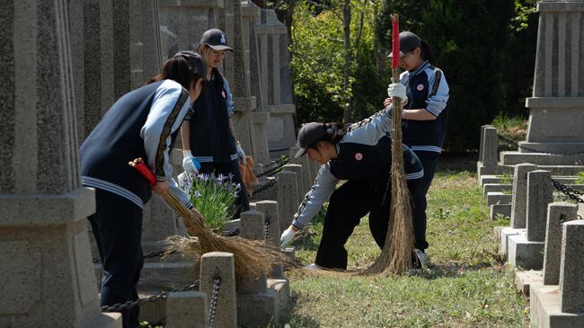 В КНР прошел Субботник памяти на советском военном мемориальном кладбище в Даляне