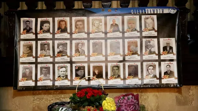 Акция Стена памяти, в рамках которой проживающие в Боготе росграждане смогли возложить цветы к портретам героев Великой Отечественной Войны
