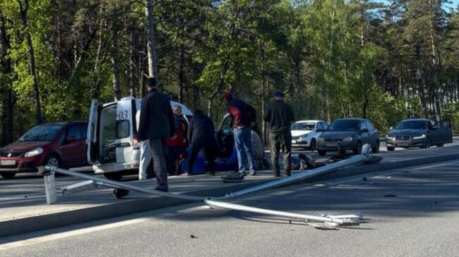 Последствия ДТП с участием автомобиля скорой помощи в Ульяновске