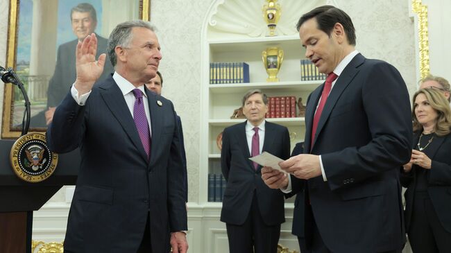 Церемония приведения к присяге Стива Уиткоффа на должность спецпосланника США. 6 мая 2025