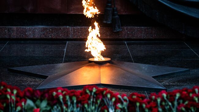 Вечный огонь в Александровском саду в Москве