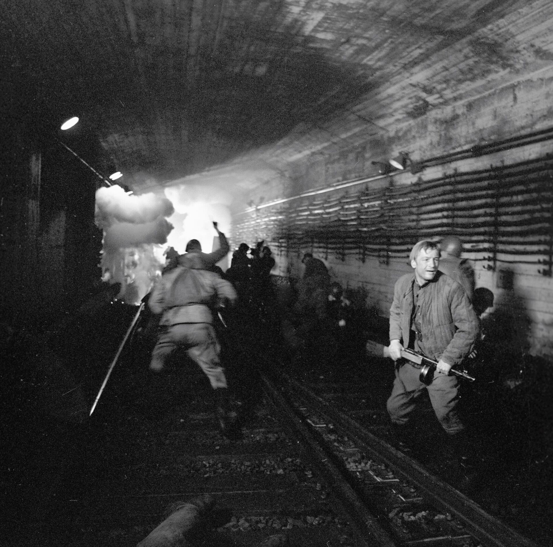 Бой в тоннеле Берлинского метро - эпизод фильма  Юрия Озерова Битва за Берлин - РИА Новости, 1920, 07.05.2025