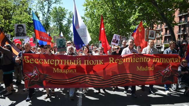 Участники акции Бессмертный полк в Мадриде