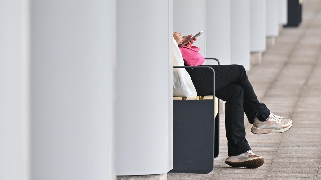 © РИА Новости / Рамиль СитдиковПерейти в медиабанк<br>Девушка со смартфоном. Архивное фото