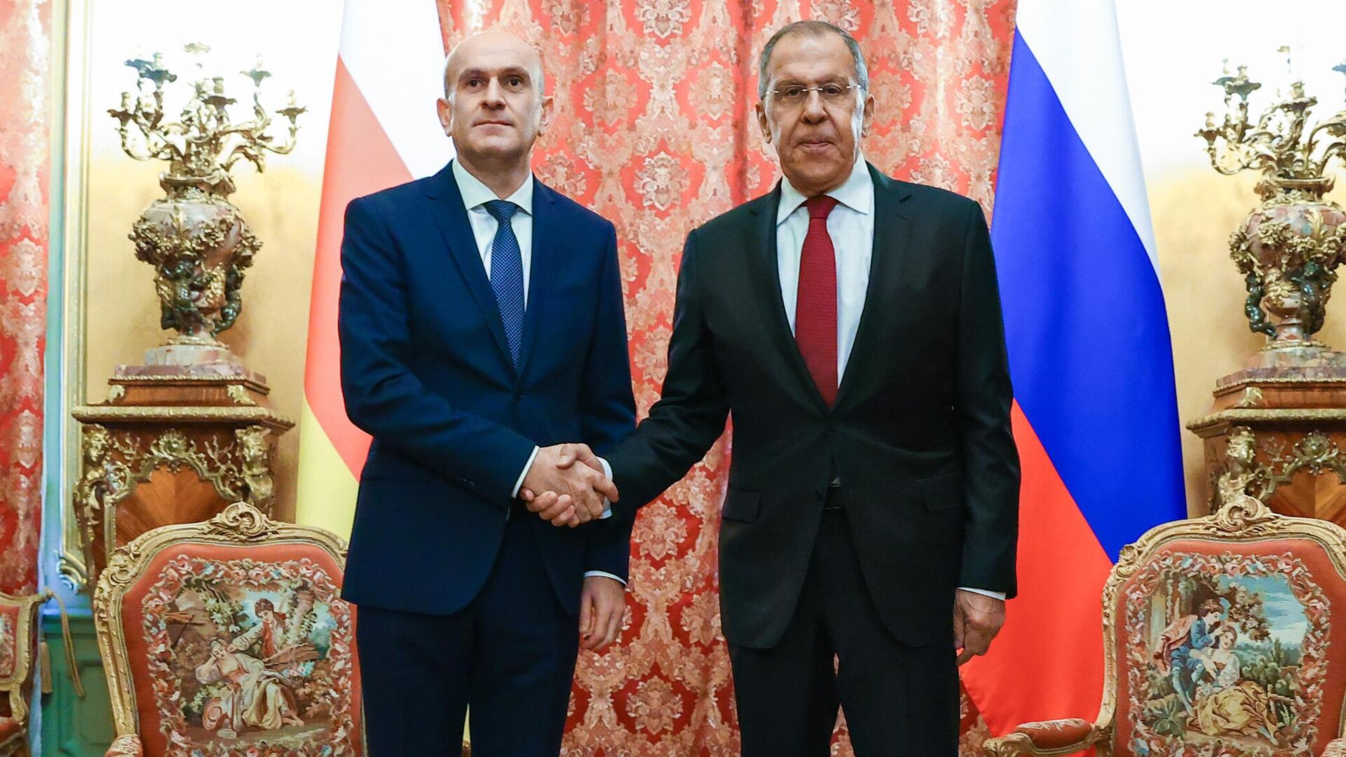 Министр иностранных дел РФ Сергей Лавров и министр иностранных дел Республики Южная Осетия Ахсар Джиоев во время встречи в Москве - РИА Новости, 1920, 10.05.2025