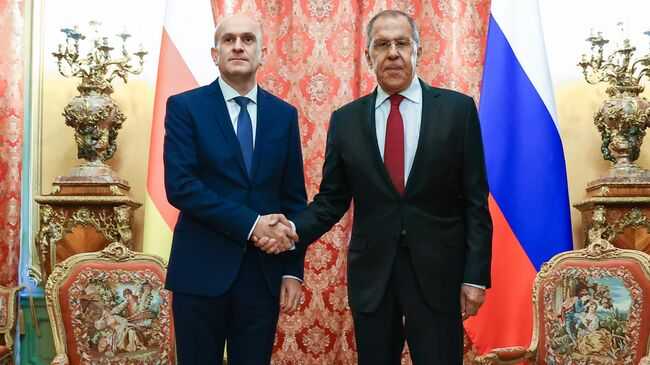 Министр иностранных дел РФ Сергей Лавров и министр иностранных дел Республики Южная Осетия Ахсар Джиоев во время встречи в Москве