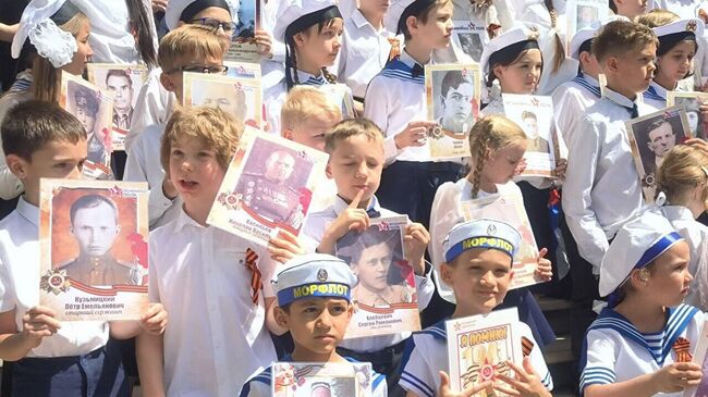 Акция Бессмертный полк в посольстве России в Тегеране