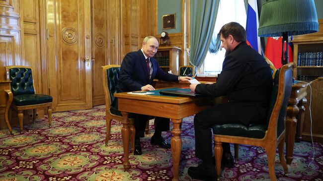 Президент РФ Владимир Путин и глава Чеченской Республики Рамзан Кадыров во время встречи