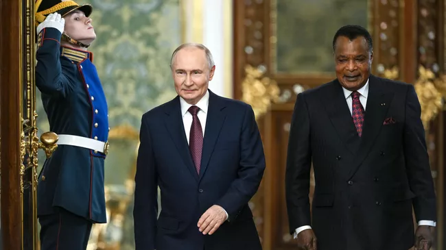 Президент РФ Владимир Путин и президент Республики Конго Дени Сассу-Нгессо во время встречи. 7 мая 2025