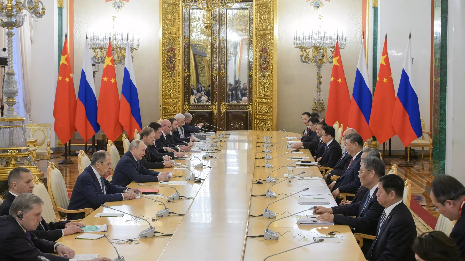 Президент РФ Владимир Путин и председатель КНР Си Цзиньпин во время встречи - РИА Новости, 1920, 08.05.2025