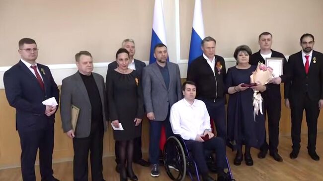 Глава ДНР Денис Пушилин вместе с министром здравоохранения РФ Михаилом Мурашко вручили ведомственные и государственные награды сотрудникам медучреждений ДНР