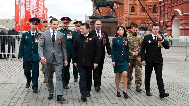 Губернатор Московской области Андрей Воробьев и участники СВО возложили цветы к Могиле Неизвестного солдата