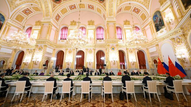 Участники российско-китайских переговоров