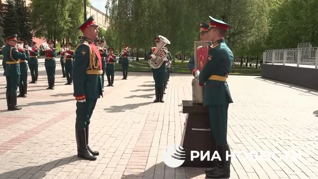 Возложения венка представителями оппозиционного блока Победа 
