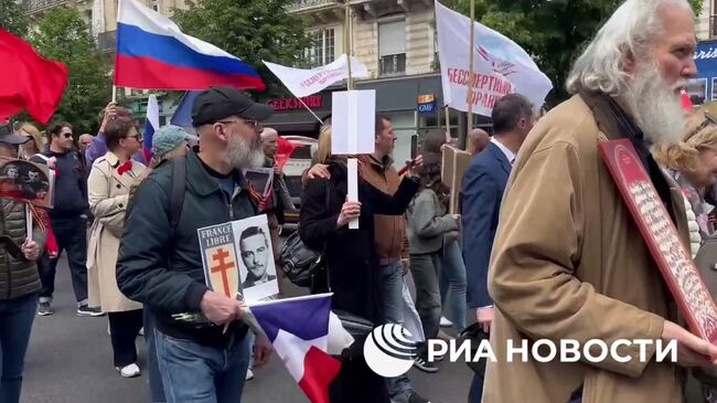 Шествие Бессмертного полка в центре Парижа
