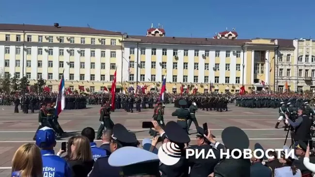 Парад в честь 80-летия Победы в Великой Отечественной войне в Улан-Удэ