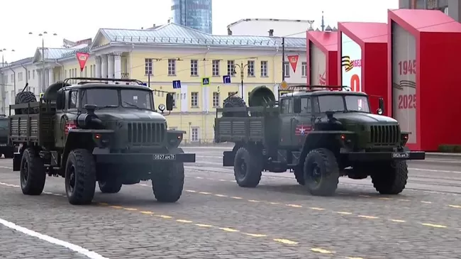Военный парад в Екатеринбурге. Кадр видео