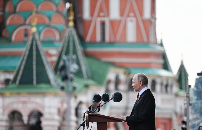Президент России Владимир Путин выступает на Красной площади в Москве на военном параде, посвященном 80-летию Победы Президент России Владимир Путин выступает на Красной площади в Москве на военном параде, посвященном 80-летию Победы