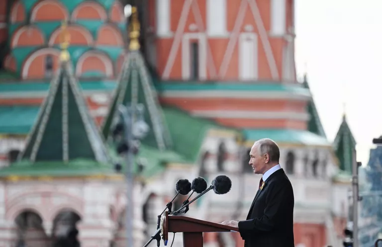 Президент России Владимир Путин выступает на Красной площади в Москве на военном параде, посвященном 80-летию Победы Президент России Владимир Путин выступает на Красной площади в Москве на военном параде, посвященном 80-летию Победы