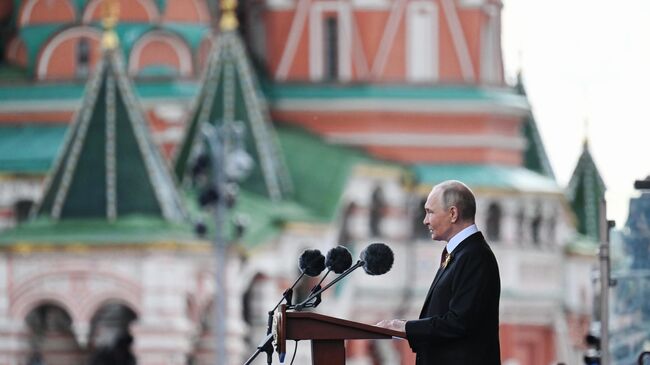 Президент России Владимир Путин выступает на Красной площади в Москве на военном параде, посвященном 80-летию Победы Президент России Владимир Путин выступает на Красной площади в Москве на военном параде, посвященном 80-летию Победы